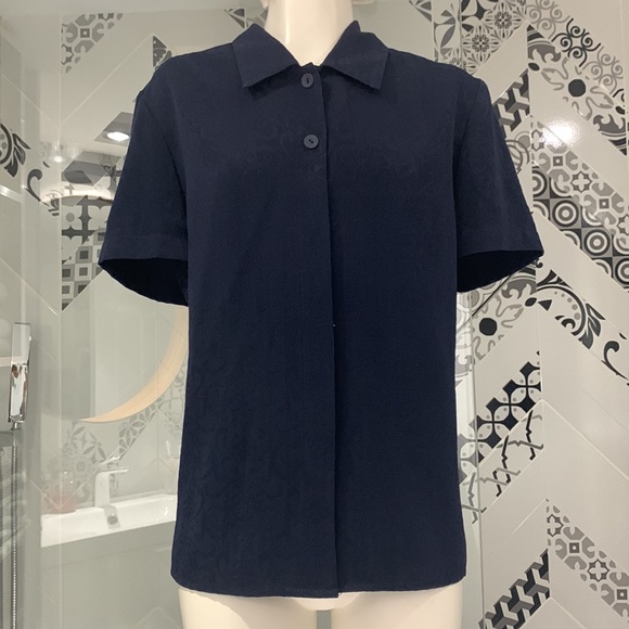 Like new🌸VTG 90’ Beautiful buttons down blouse in navy blue jacquard - Picture 2 of 11